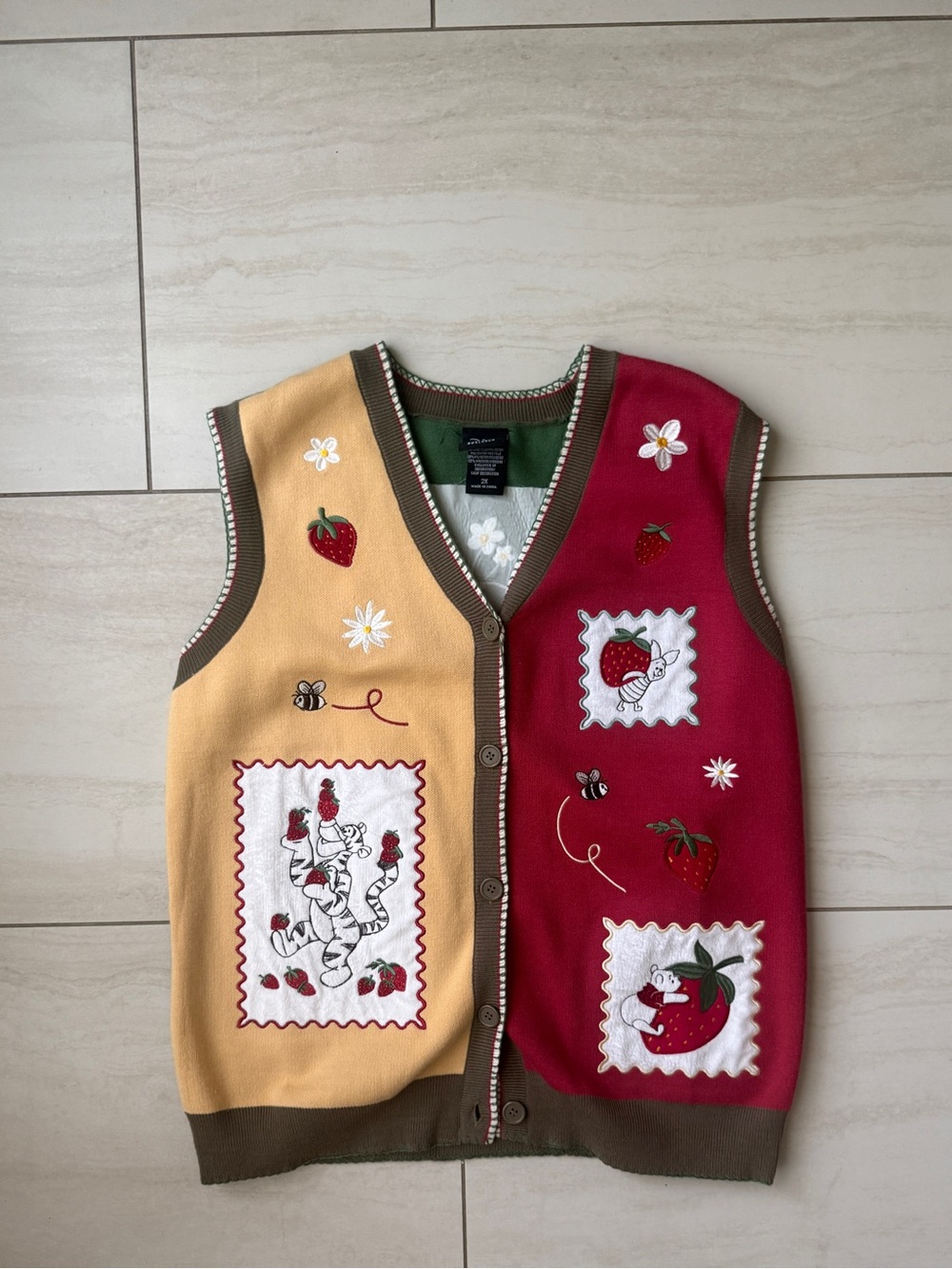 Disney color block , Winnie the Pooh Knit Vest